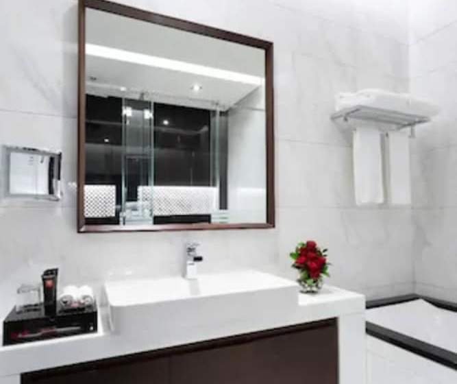 带大床的豪华间, Renaissance Business Bay Hotel, Dubai