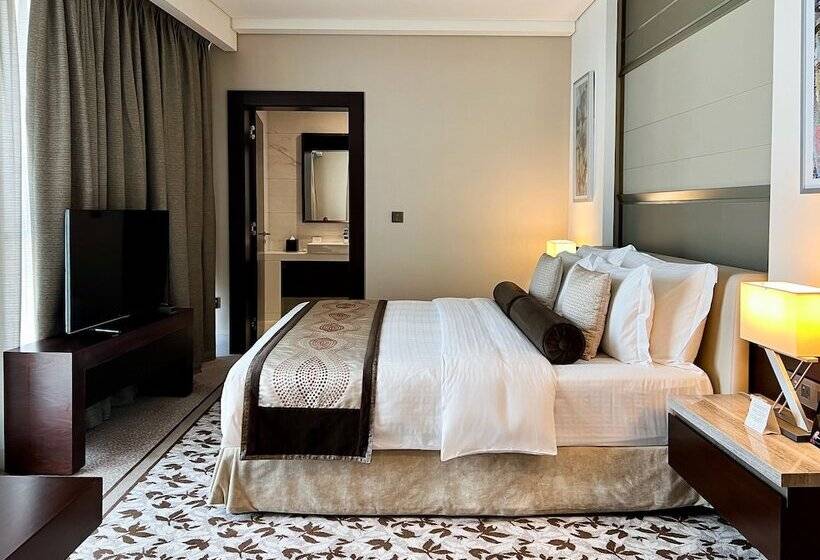 带大床的高级房间, Renaissance Business Bay Hotel, Dubai