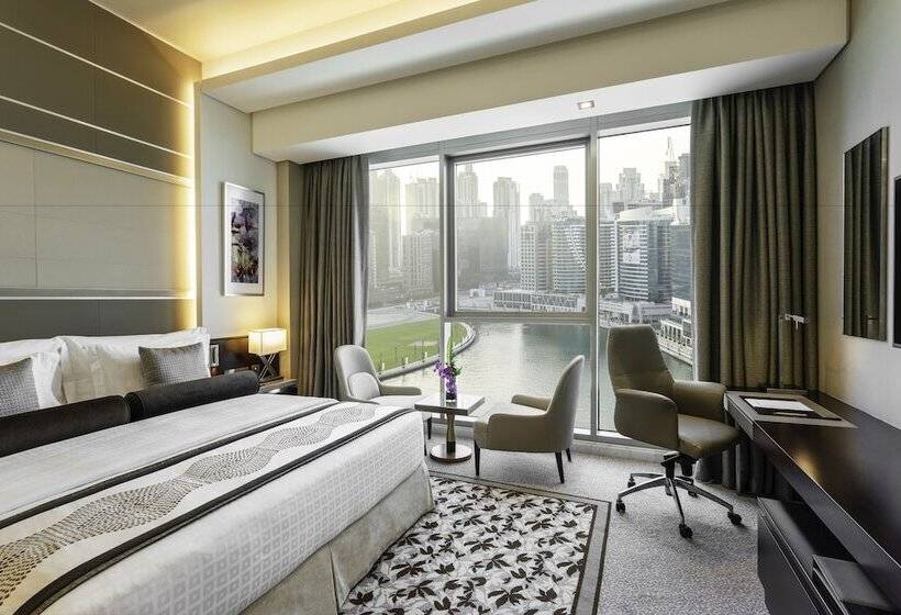 带大床的高级房间, Renaissance Business Bay Hotel, Dubai