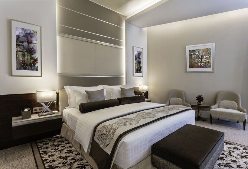 带大床的豪华间, Renaissance Business Bay Hotel, Dubai