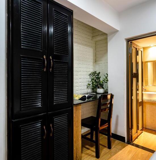 اتاق استاندارد, Lotus Laverne