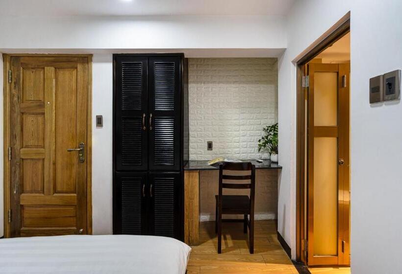 اتاق استاندارد, Lotus Laverne