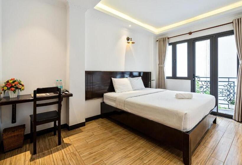 استودیو استاندارد با بالکن, Lotus Laverne