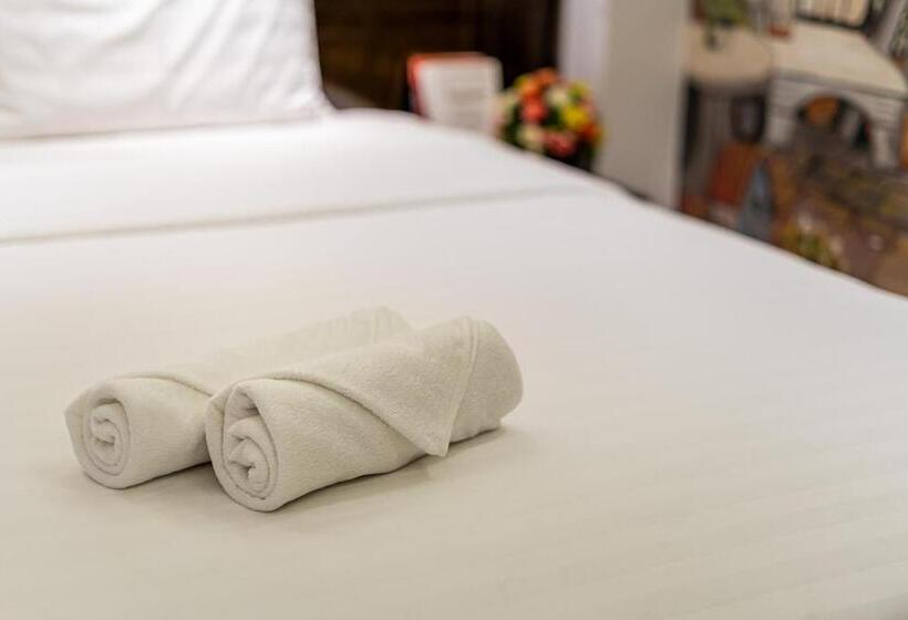 استودیو استاندارد با بالکن, Lotus Laverne