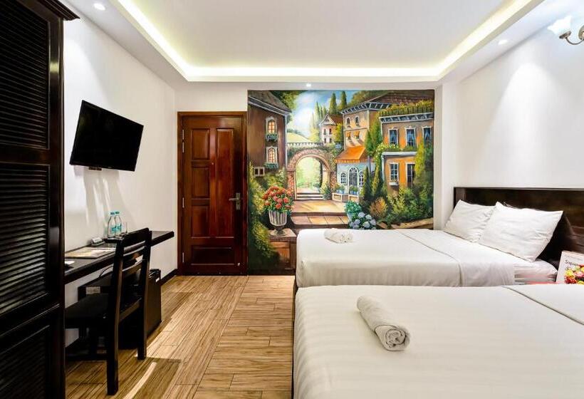 اتاق خانوادگی, Lotus Laverne