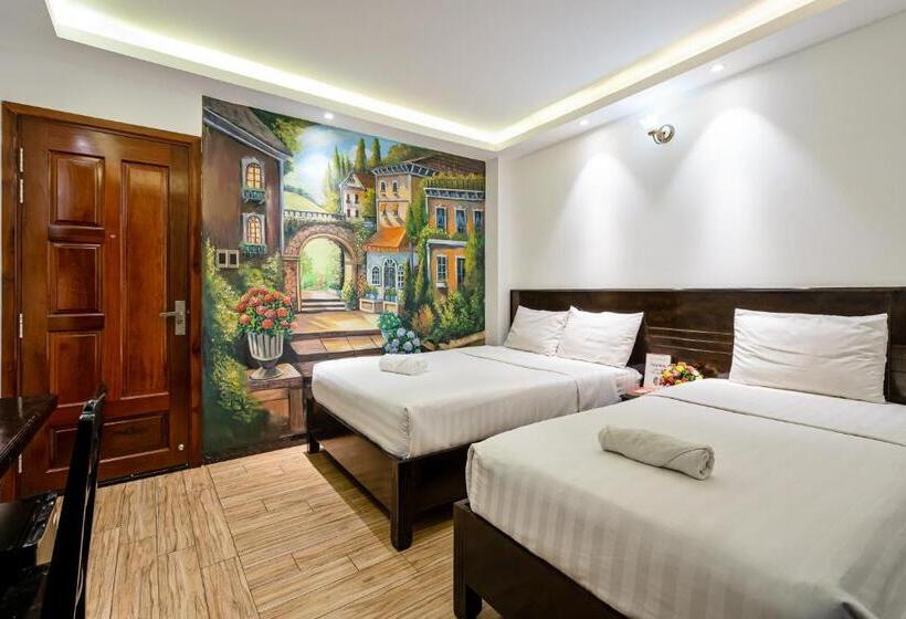 اتاق خانوادگی, Lotus Laverne