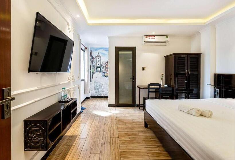 استودیوی لوکس, Lotus Laverne