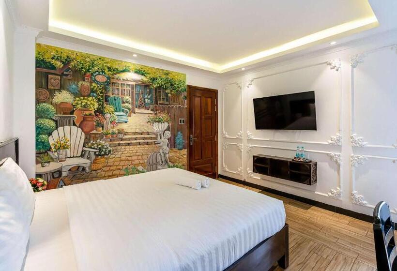 استودیوی لوکس, Lotus Laverne