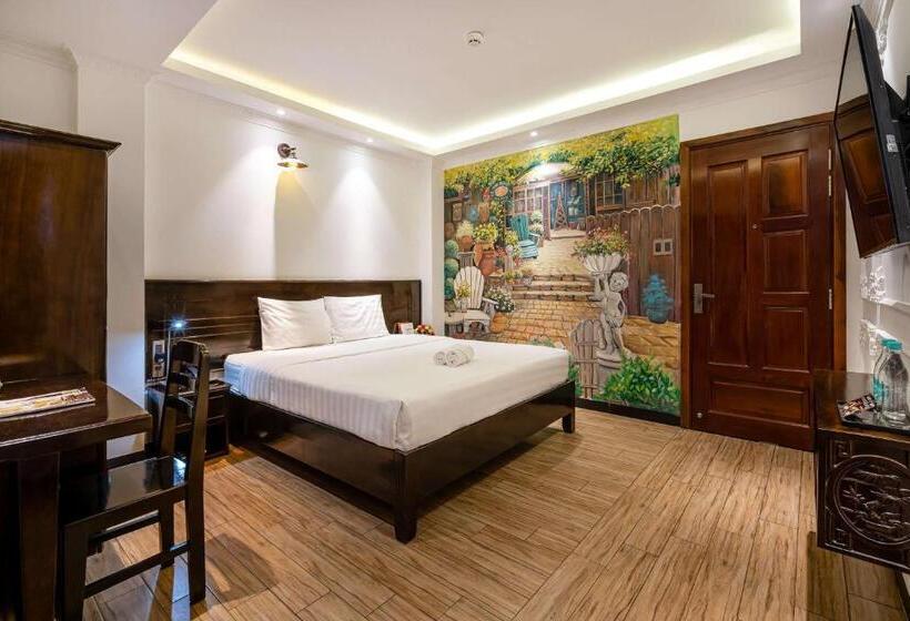 استودیوی لوکس, Lotus Laverne