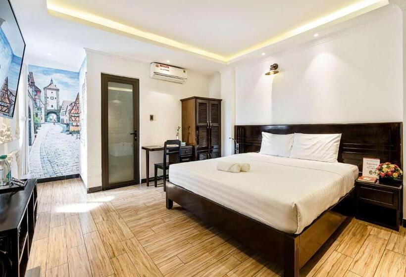 استودیوی لوکس, Lotus Laverne