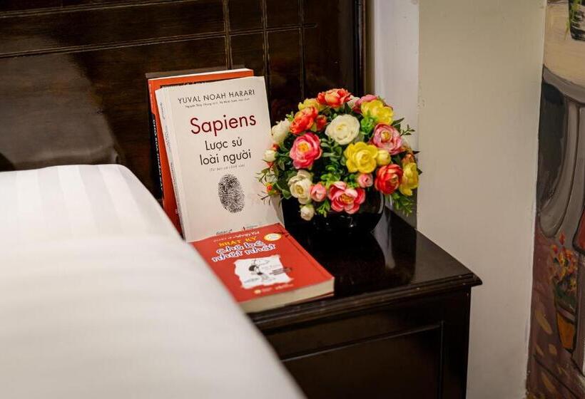 استودیو استاندارد با بالکن, Lotus Laverne