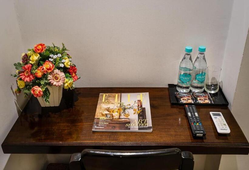 استودیو استاندارد با بالکن, Lotus Laverne