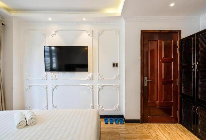 استودیو استاندارد با بالکن, Lotus Laverne