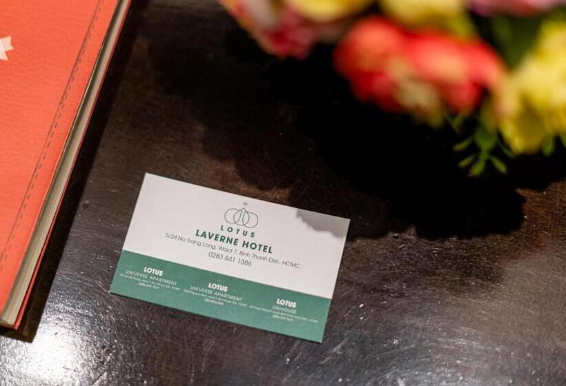 استودیو استاندارد با بالکن, Lotus Laverne