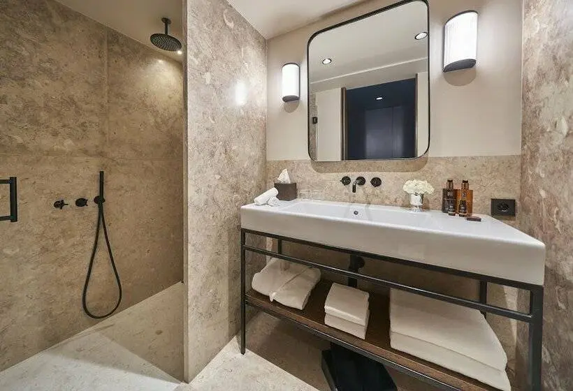 Quarto superior, Portobay Flores