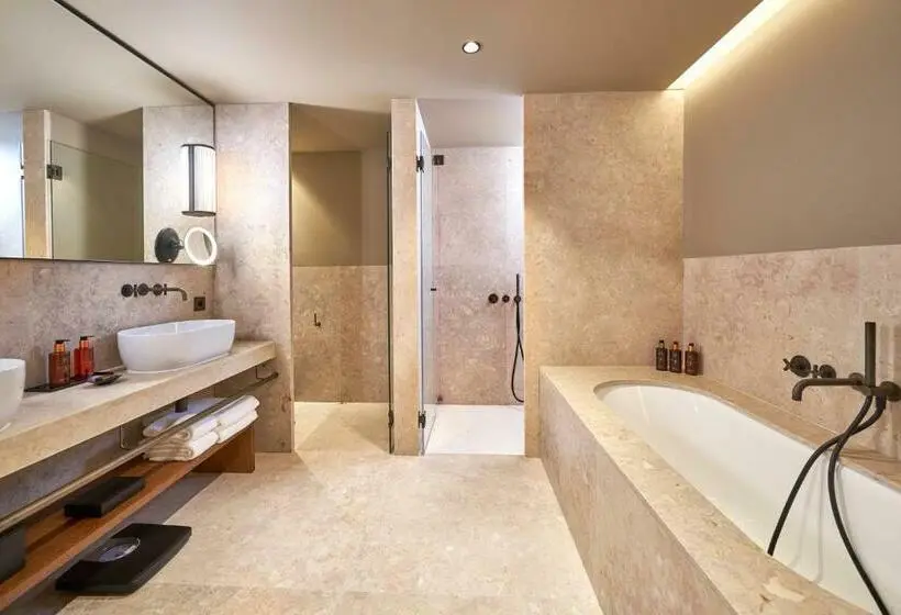 Quarto standard, Portobay Flores
