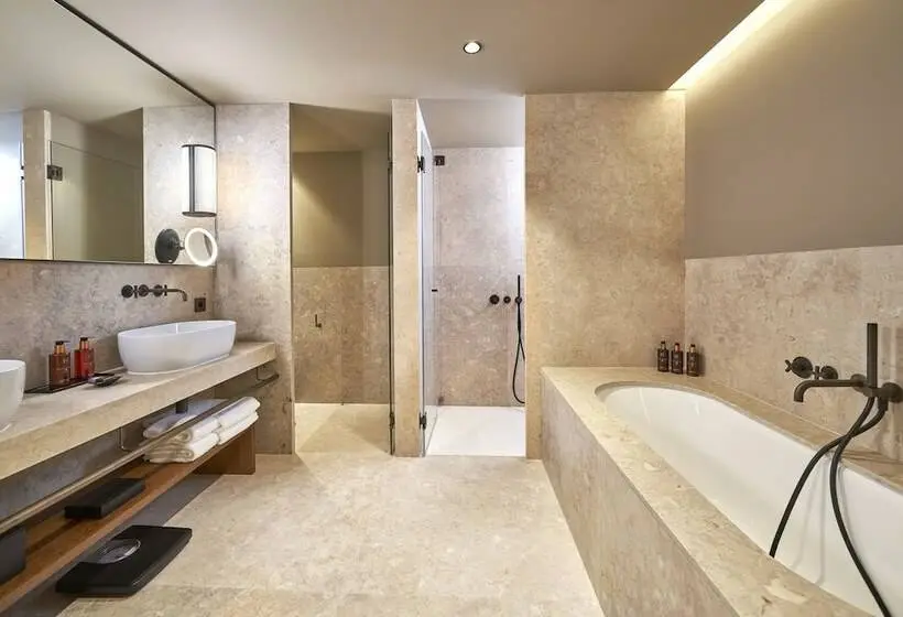Quarto standard, Portobay Flores