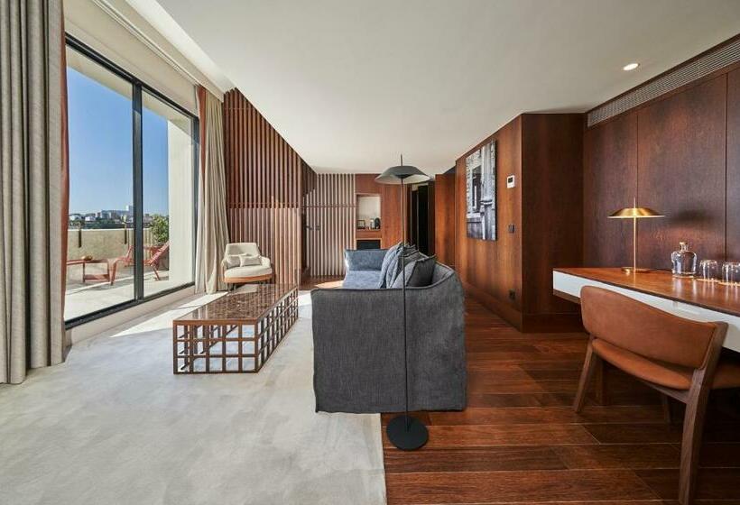 سوییت دوبلکس, Portobay Flores