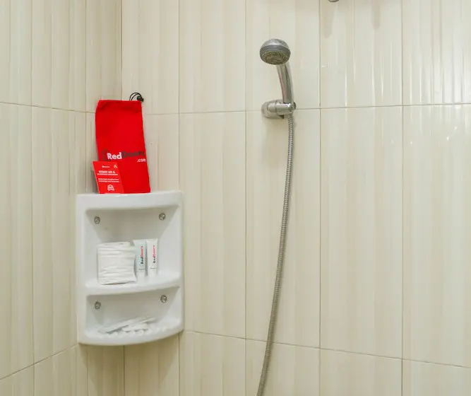 Standardrum, Reddoorz @ Malabar Street