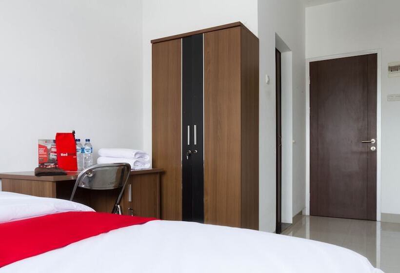 Номер Стандарт, Reddoorz @ Malabar Street