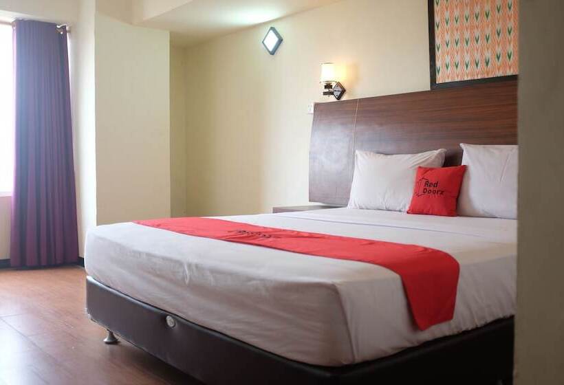 Номер Стандарт, Reddoorz Plus Near Senen