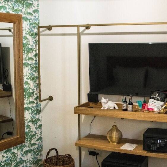 غرفة قياسية, Soy Local Insignia