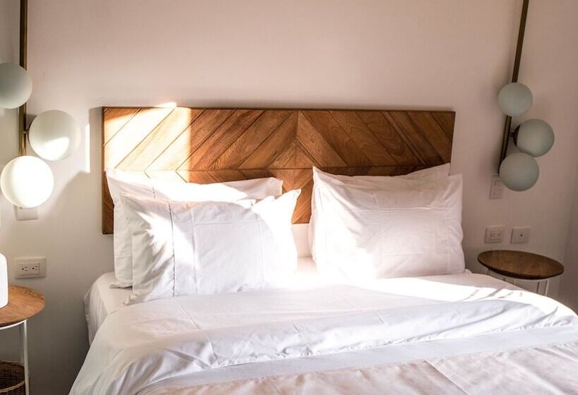 غرفة قياسية, Soy Local Insignia