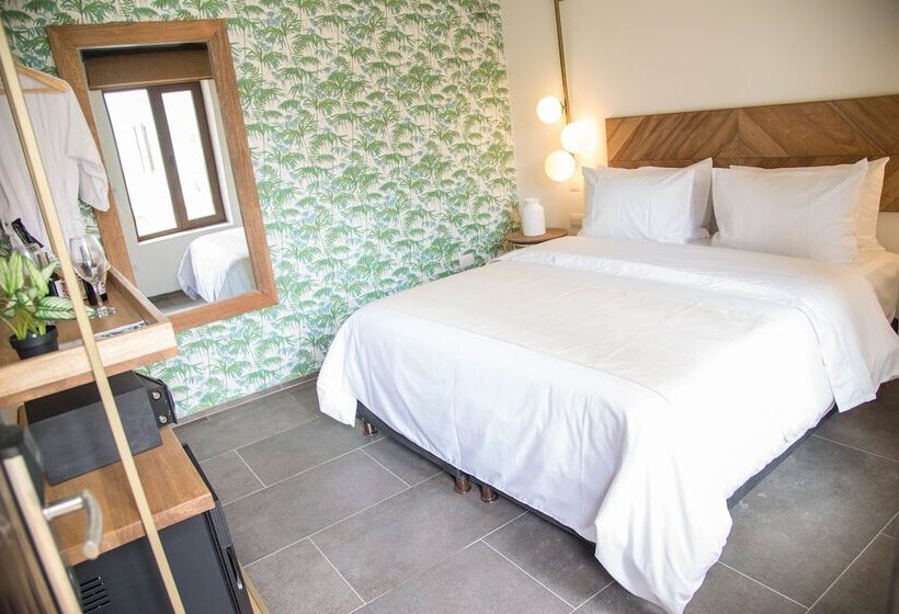 غرفة قياسية, Soy Local Insignia