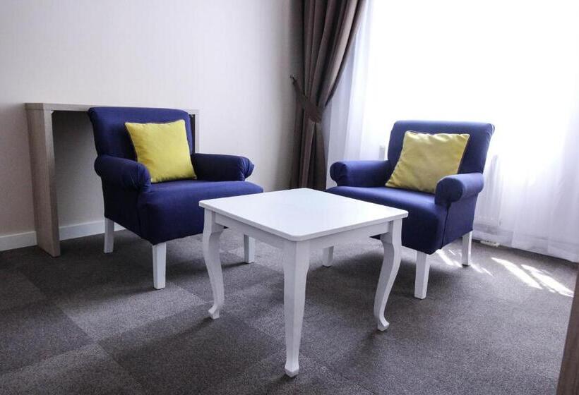 اتاق خانوادگی, Story