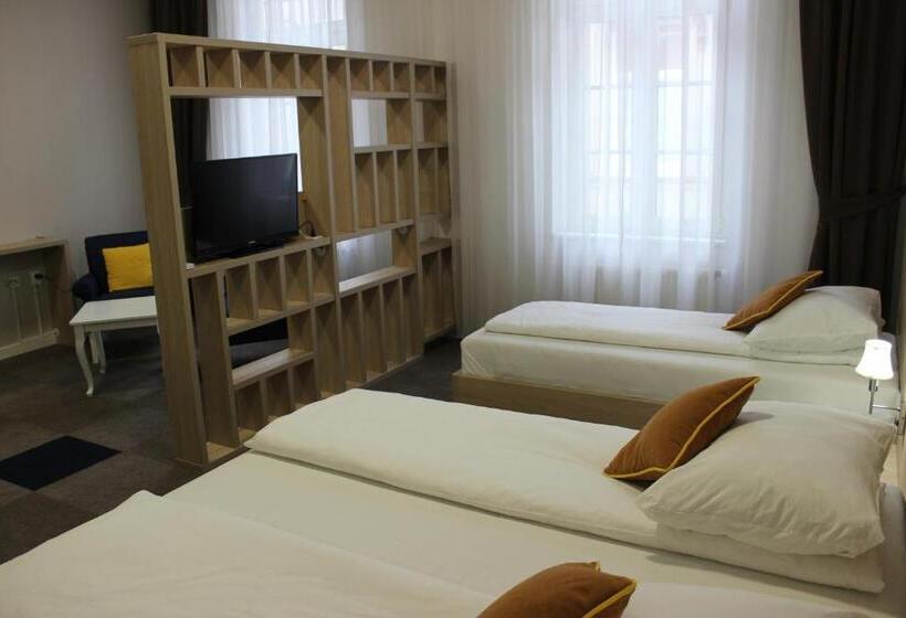 اتاق خانوادگی, Story