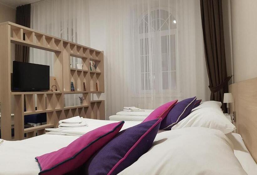 اتاق خانوادگی, Story