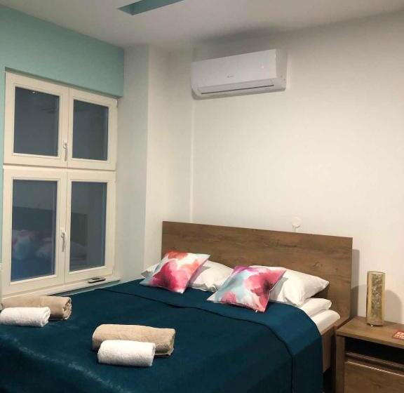 آپارتمان 1 خوابه همکف, Story