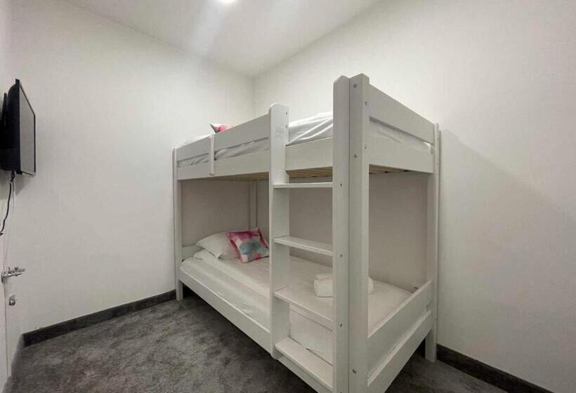 آپارتمان 1 خوابه همکف, Story