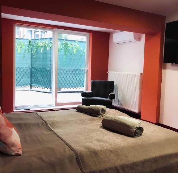 آپارتمان 1 خوابه با تراس, Story