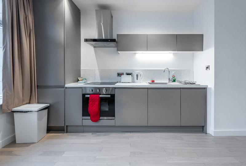 استودیوی استاندارد, Terlon Apartments