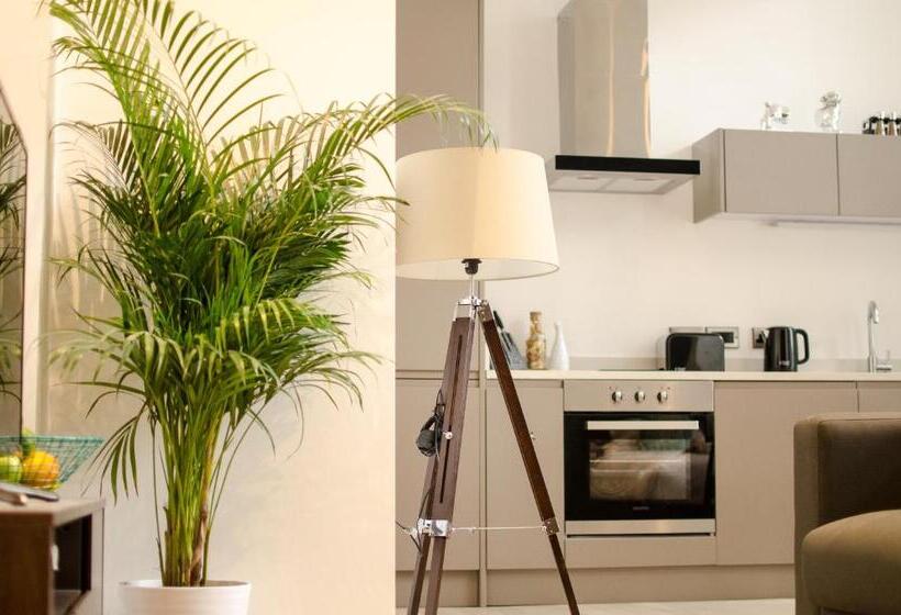 استودیوی استاندارد, Terlon Apartments