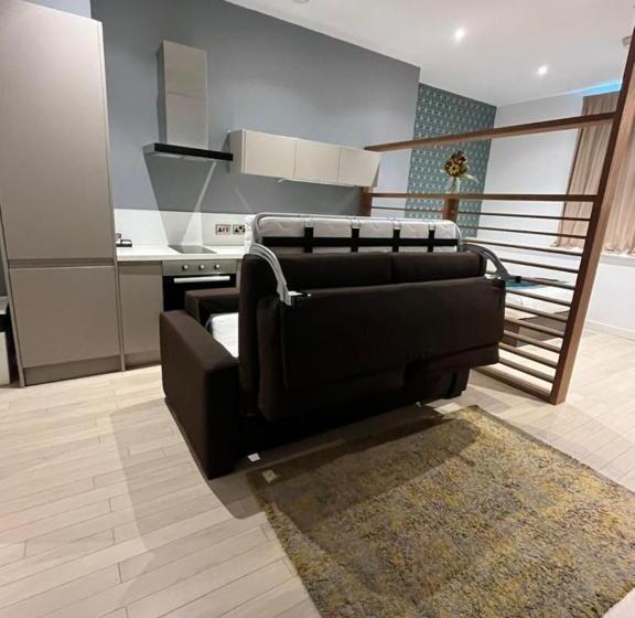 استودیوی لوکس, Terlon Apartments