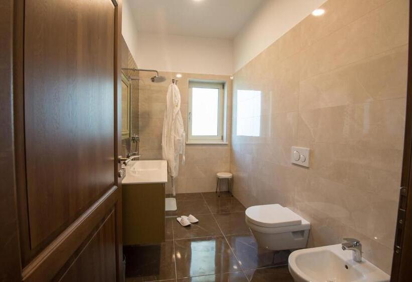 小型套房带阳台, Wine Residence Cattunar