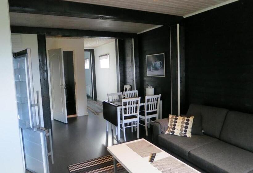 דירת חדר נוף לים, Strandbaden Köpingsvik