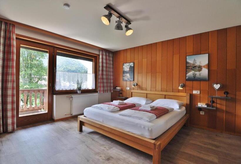 Апартаменты 1 Спальня с Балконом, Pension & Apartments Weissbriach