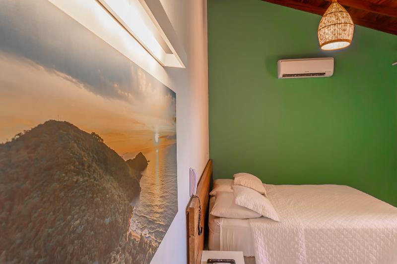 带大床的豪华间, Renaissance Business Bay Hotel, Dubai