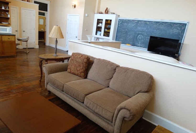 جناح كومفورت, Davie School Inn