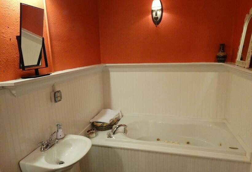 جناح كومفورت, Davie School Inn