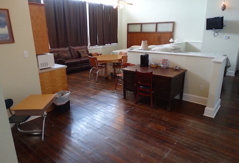 جناح كومفورت, Davie School Inn