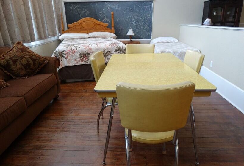 جناح كومفورت, Davie School Inn