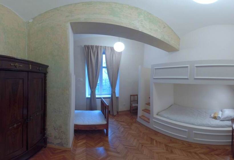 تختخواب در اتاق مشترک, Zagreb Speeka