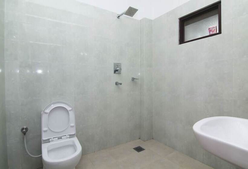 اتاق لوکس یک تخته, Chitwan Park Village