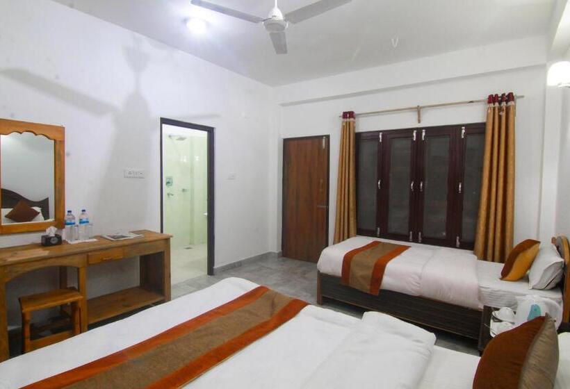 اتاق استاندارد با بالکن, Chitwan Park Village