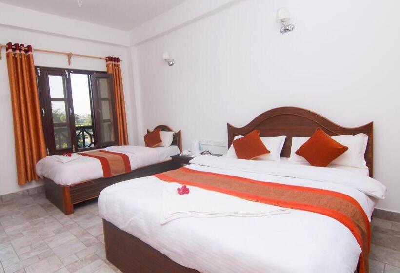 اتاق استاندارد با بالکن, Chitwan Park Village