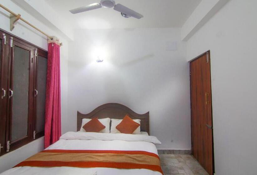 اتاق استاندارد یک نفره, Chitwan Park Village